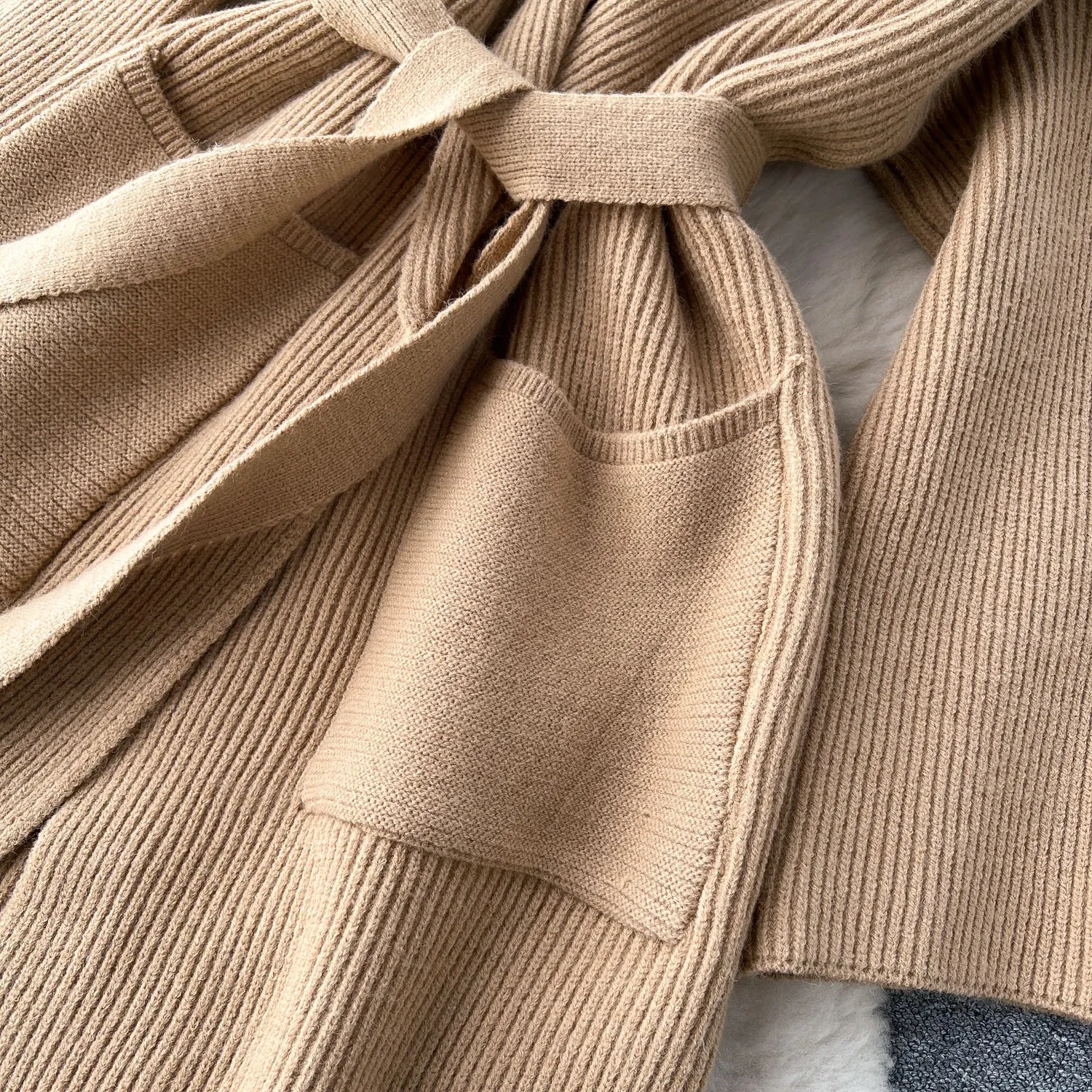 HARLOW | Long V-Neck Ribbed Cardigan