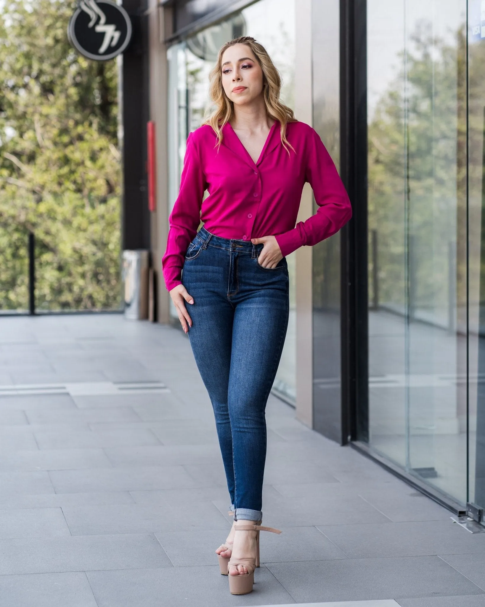Jeans skinny solidos tobillos enrollados