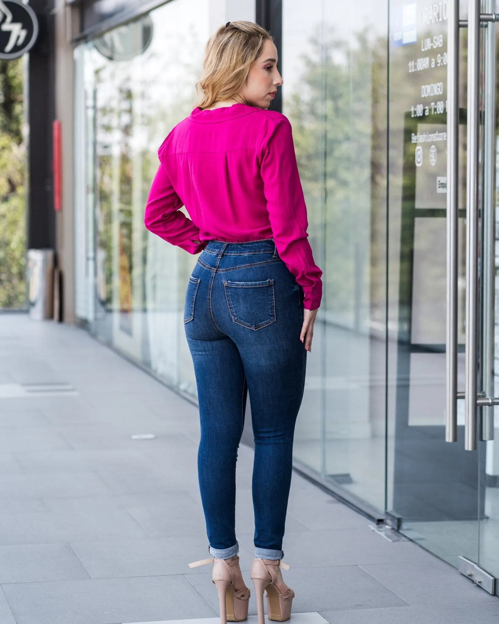 Jeans skinny solidos tobillos enrollados